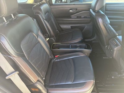 2023 Nissan Pathfinder Platinum