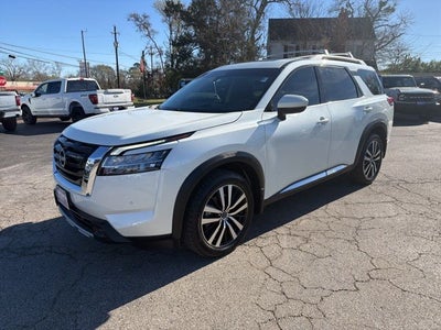 2023 Nissan Pathfinder Platinum