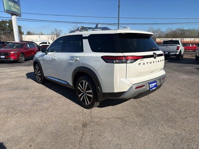 2023 Nissan Pathfinder Platinum