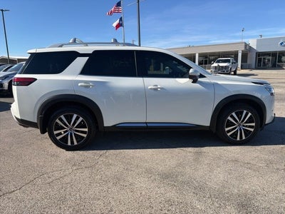 2023 Nissan Pathfinder Platinum