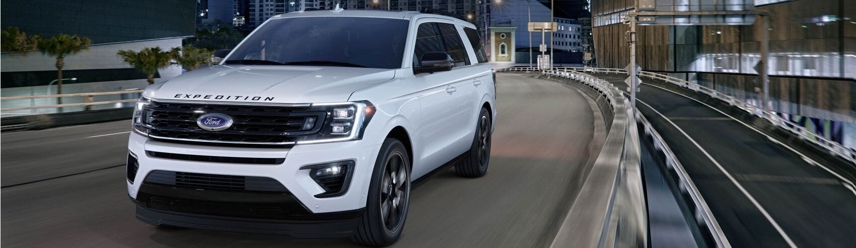 Ford Expedition in the City